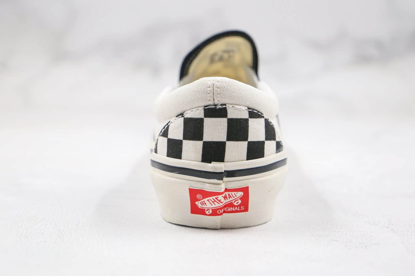 万斯Vans OG Classic Slip-on公司级版本安纳海姆一脚蹬黑白棋盘格原厂硫化工艺 货号：VN000UFF8L