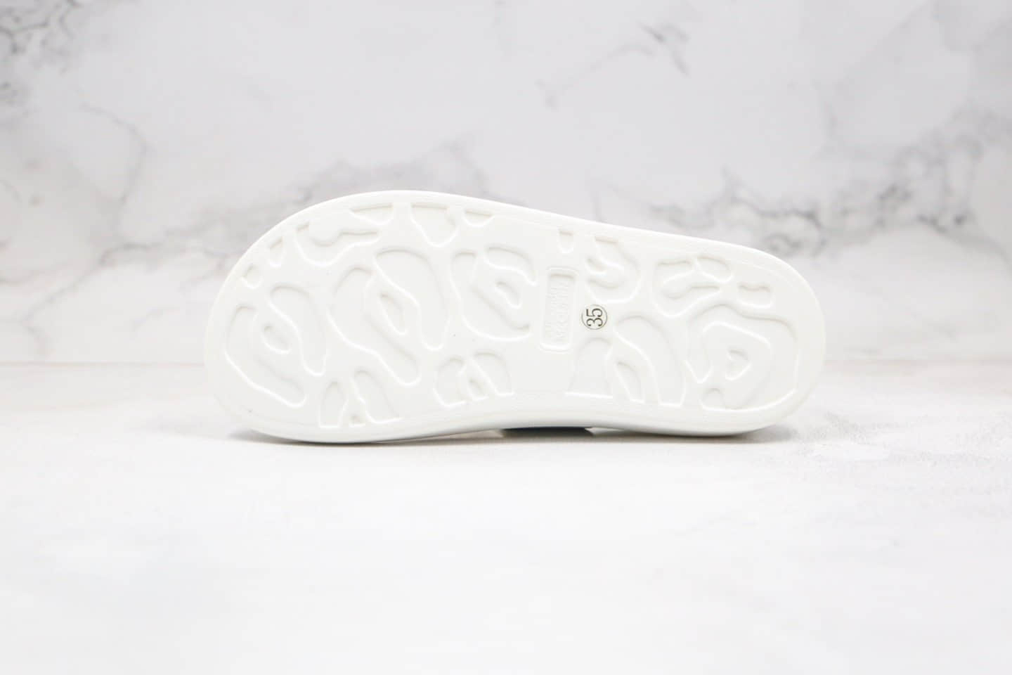 亚历山大Alexander McQueen纯原版本麦昆拖鞋凉鞋白色全套原版包装附赠硬质礼盒