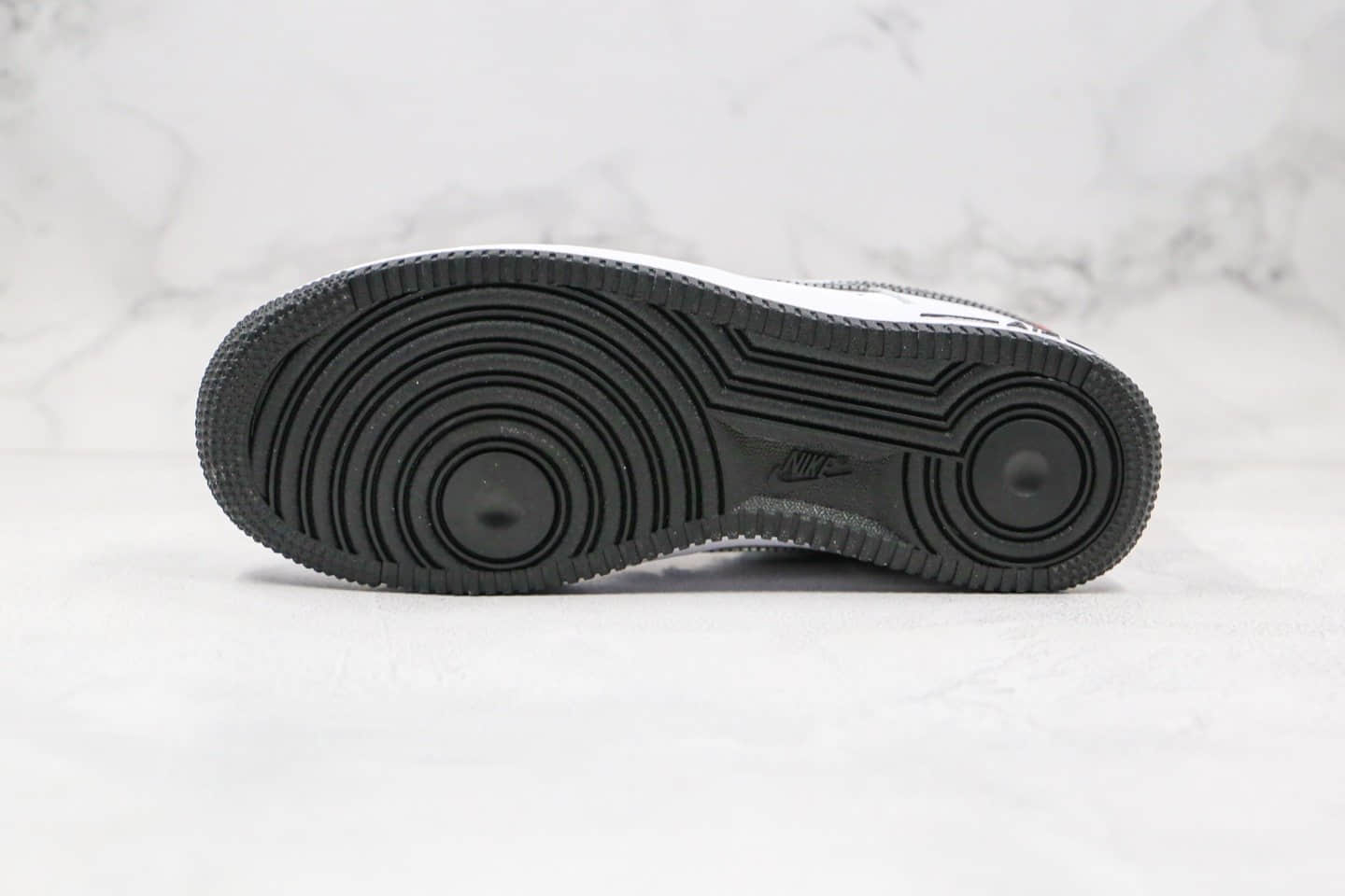 耐克Nike Air Force 1 Low“ Brushstroke Swoosh”纯原版本AF1空军一号笔刷涂鸦白色正确原鞋开发 货号：DA4657-100