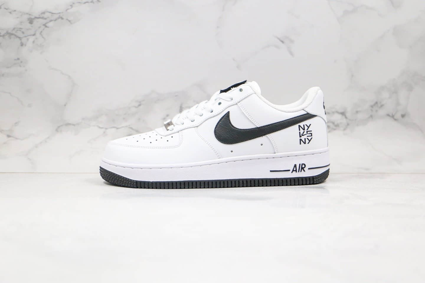 耐克Nike AIR FORCE 1 CELEBRATES NEW YORK’S STREETBALL SCENE纯原版本低帮空军一号NY V NY字母印花街头舞会限定版内置气垫 货号：CW7297-100