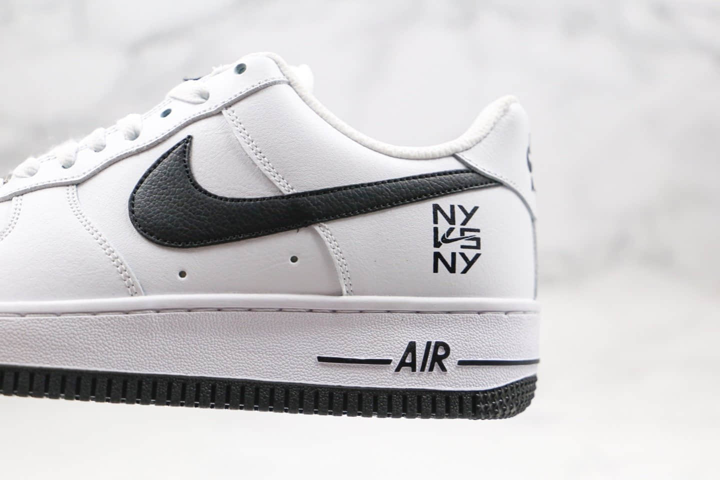 耐克Nike AIR FORCE 1 CELEBRATES NEW YORK’S STREETBALL SCENE纯原版本低帮空军一号NY V NY字母印花街头舞会限定版内置气垫 货号：CW7297-100