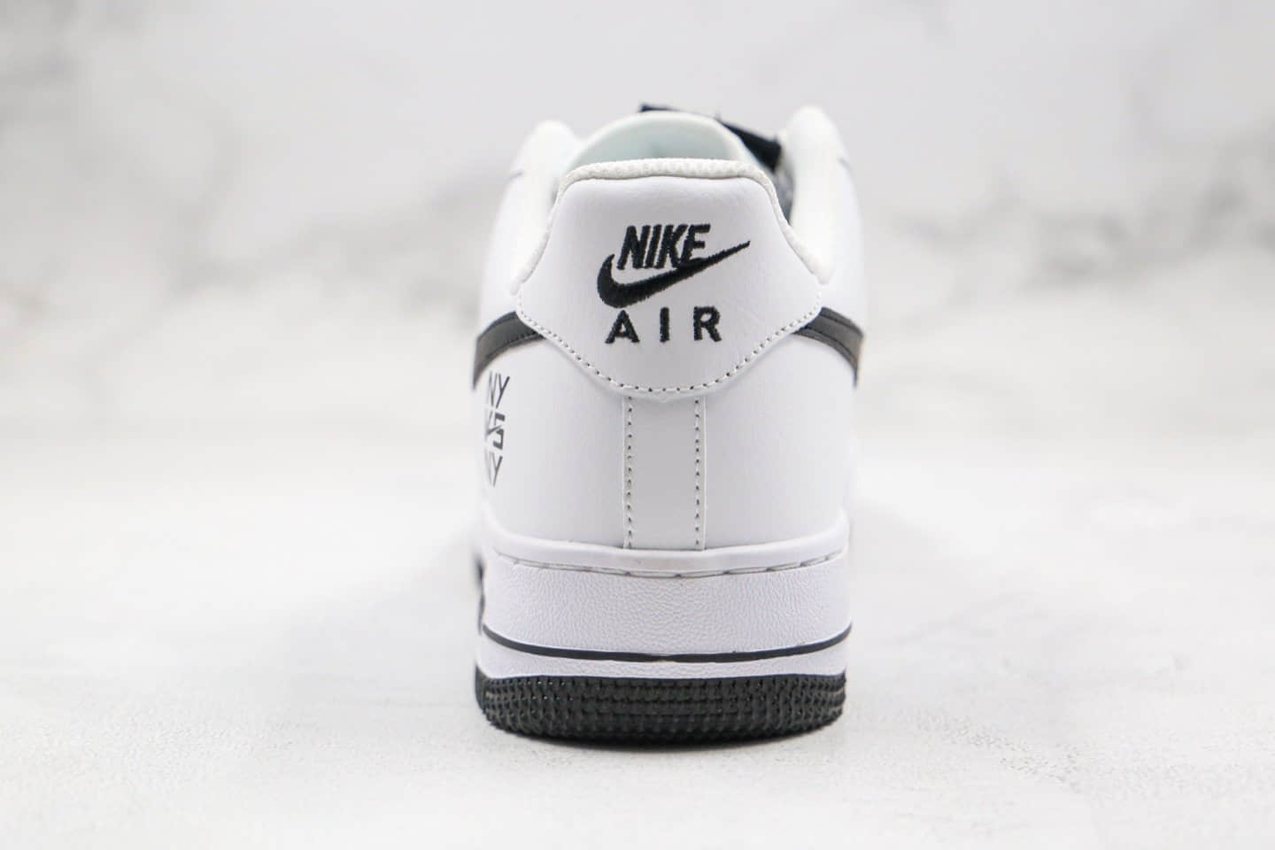 耐克Nike AIR FORCE 1 CELEBRATES NEW YORK’S STREETBALL SCENE纯原版本低帮空军一号NY V NY字母印花街头舞会限定版内置气垫 货号：CW7297-100