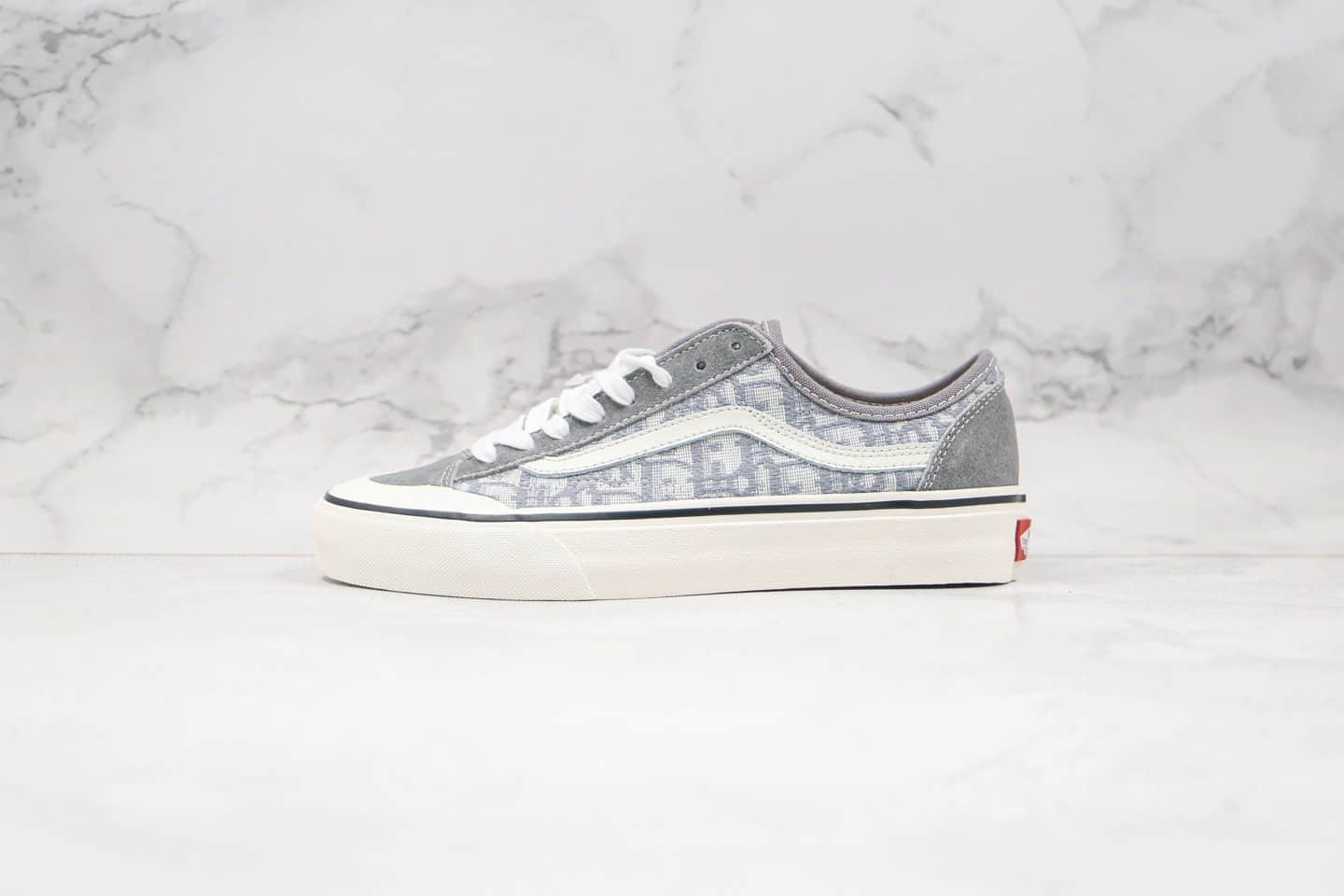 万斯Dior x Vans Style 36 Decon SF“Christian Dior”公司级版本迪奥联名板鞋浅灰刺绣CD重影原厂硫化工艺
