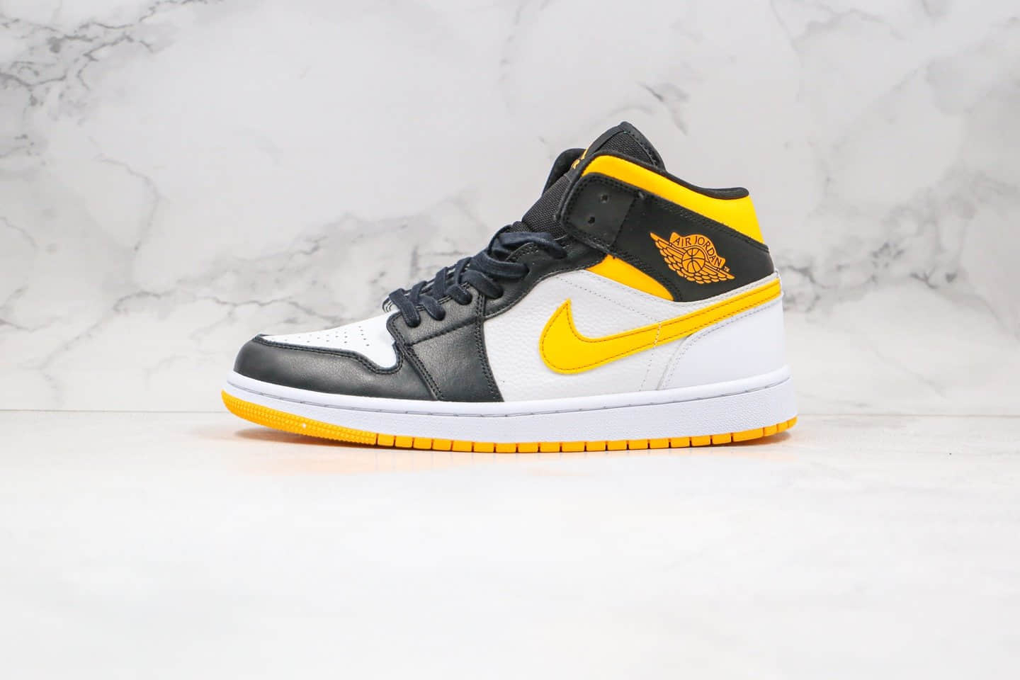 乔丹Air Jordan 1 Mid WMNS“ Laser Orange”纯原版本中帮AJ1黑黄脚趾原鞋开发内置气垫 货号：CV5276-107