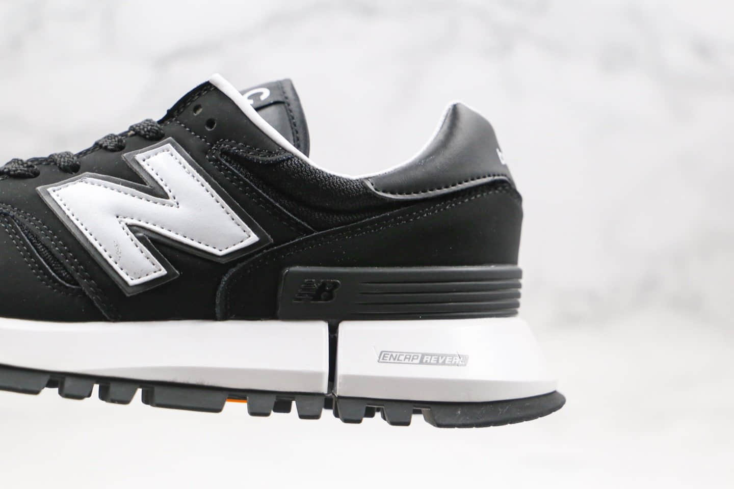 新百伦Comme Des Garcons Homme x New Balance Rc1300纯原版本NB1300复古跑鞋黑白色独立大底私模 货号：MS1300WJ