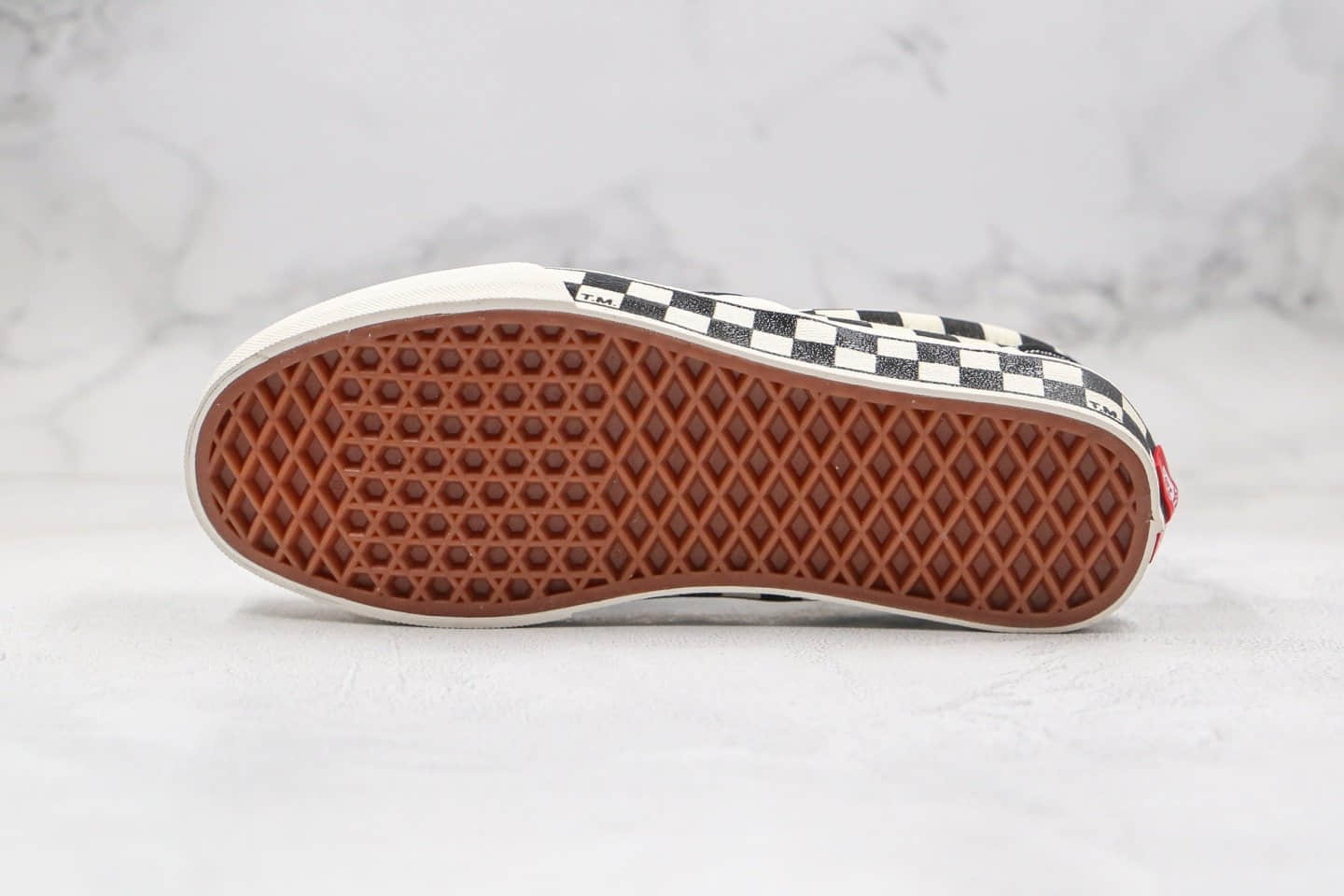 万斯Vans TM Slip On公司级版本低帮一脚蹬TM黑白色棋盘格子原盒原标 货号：T.M.-C10V