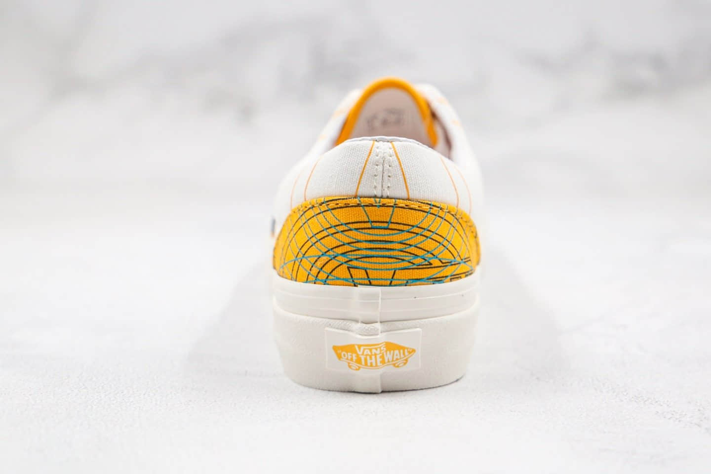 万斯Vans Authentic公司级版本安纳海姆彩色印花刺绣涂鸦炫彩米黄色低帮帆布鞋原厂硫化大底 货号：VNOA2RR1VY9