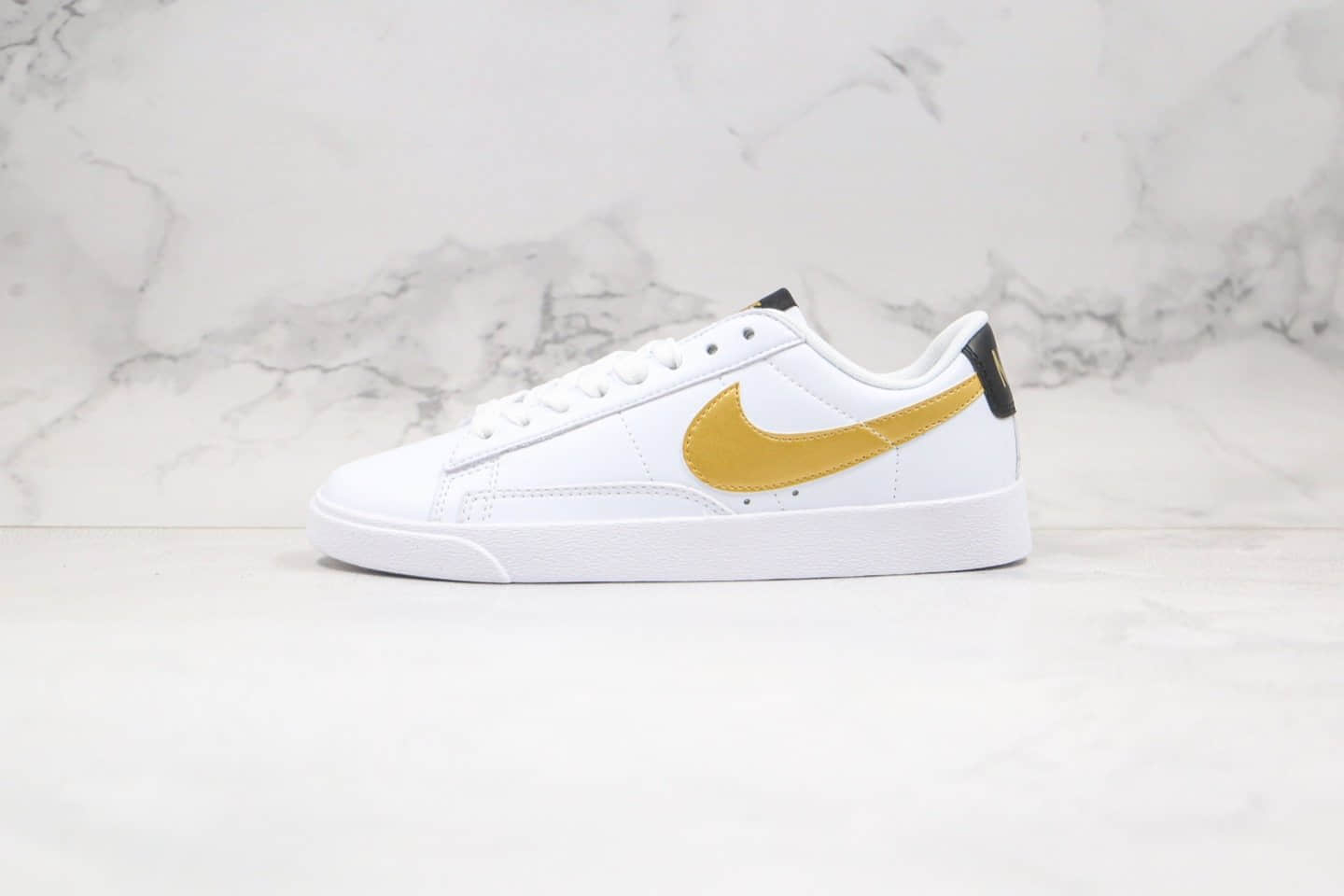 耐克Nike Blazer Low LE纯原版本低帮开拓者板鞋白金黑色皮面材质原楦头纸板打造 货号：AV9370-107