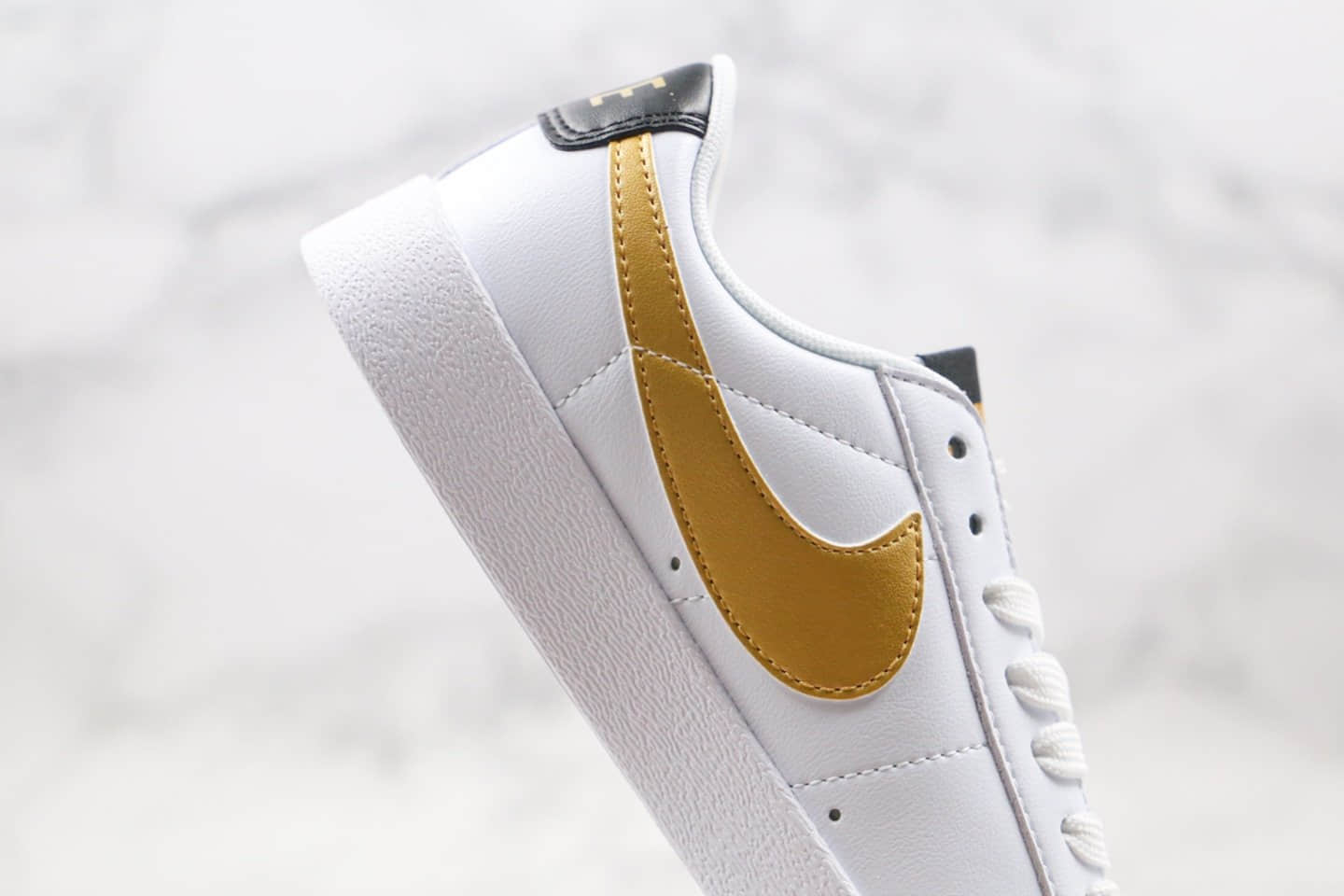 耐克Nike Blazer Low LE纯原版本低帮开拓者板鞋白金黑色皮面材质原楦头纸板打造 货号：AV9370-107