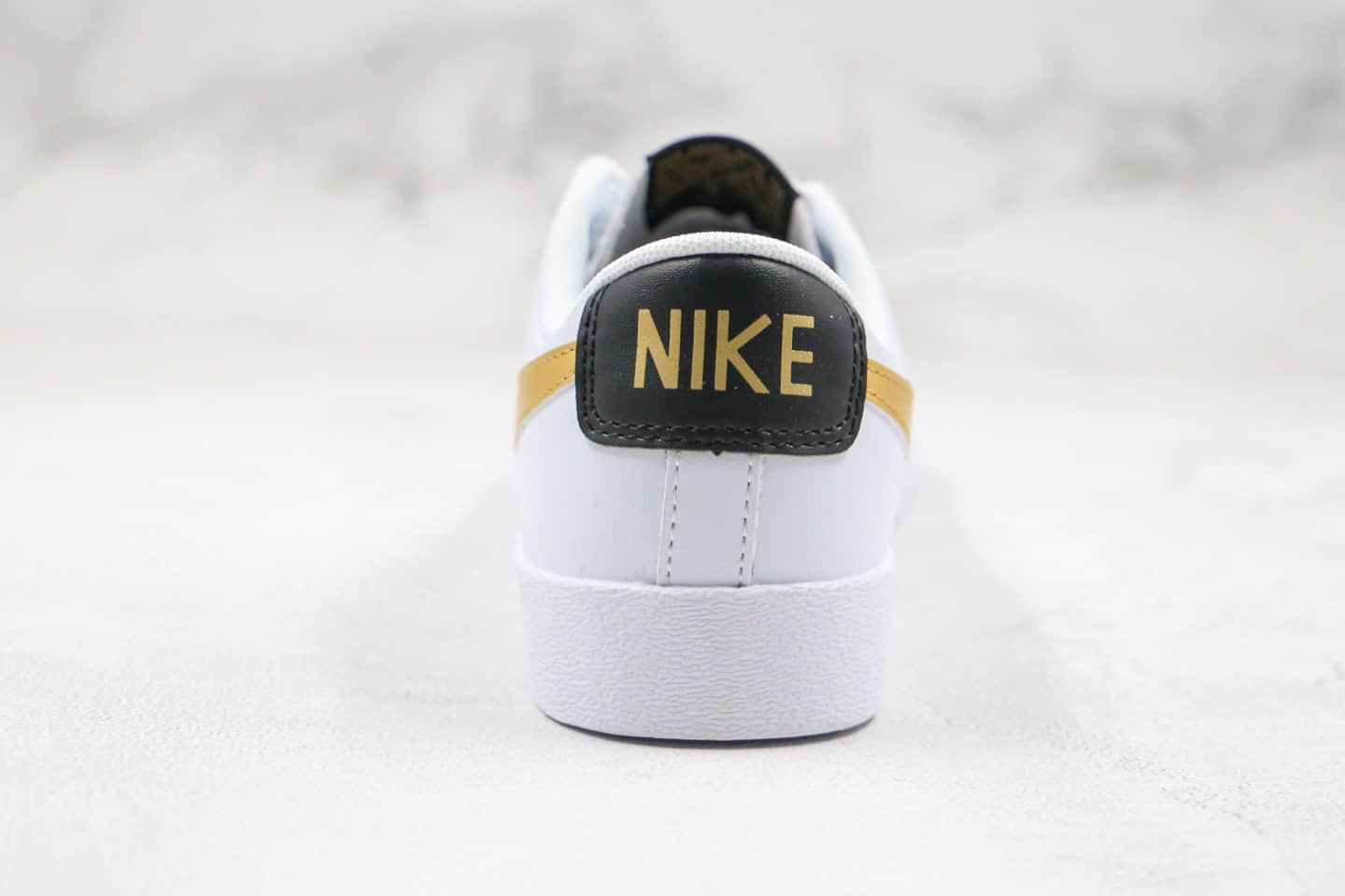 耐克Nike Blazer Low LE纯原版本低帮开拓者板鞋白金黑色皮面材质原楦头纸板打造 货号：AV9370-107