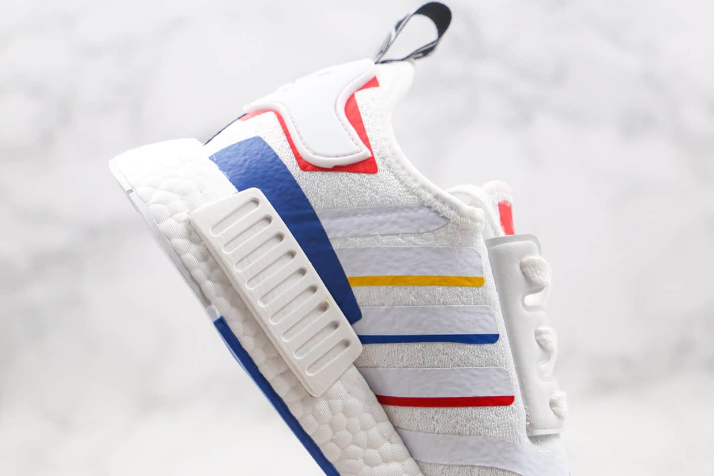 阿迪达斯adidas NMD R1纯原版本爆米花跑鞋NMD日文撞色白彩虹配色内置真爆米花缓震大底 货号：FY1432