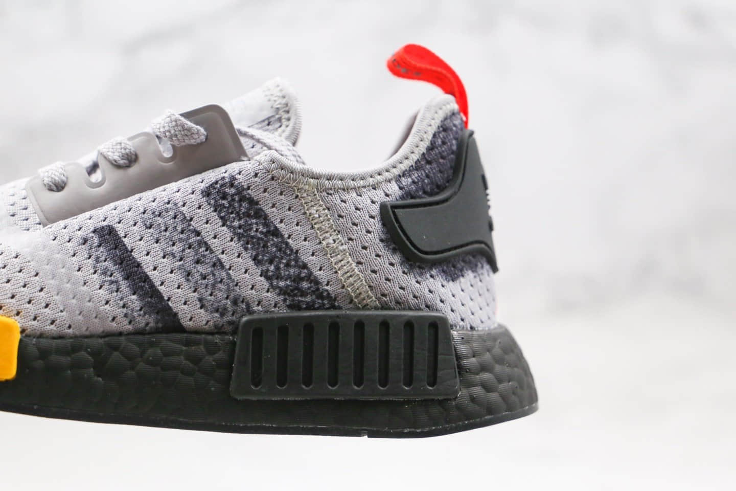 阿迪达斯Adidas NMD R1 Primeknit Triple Black纯原版本爆米花NMD跑鞋灰黑色原楦头纸板打造 货号：FV3986