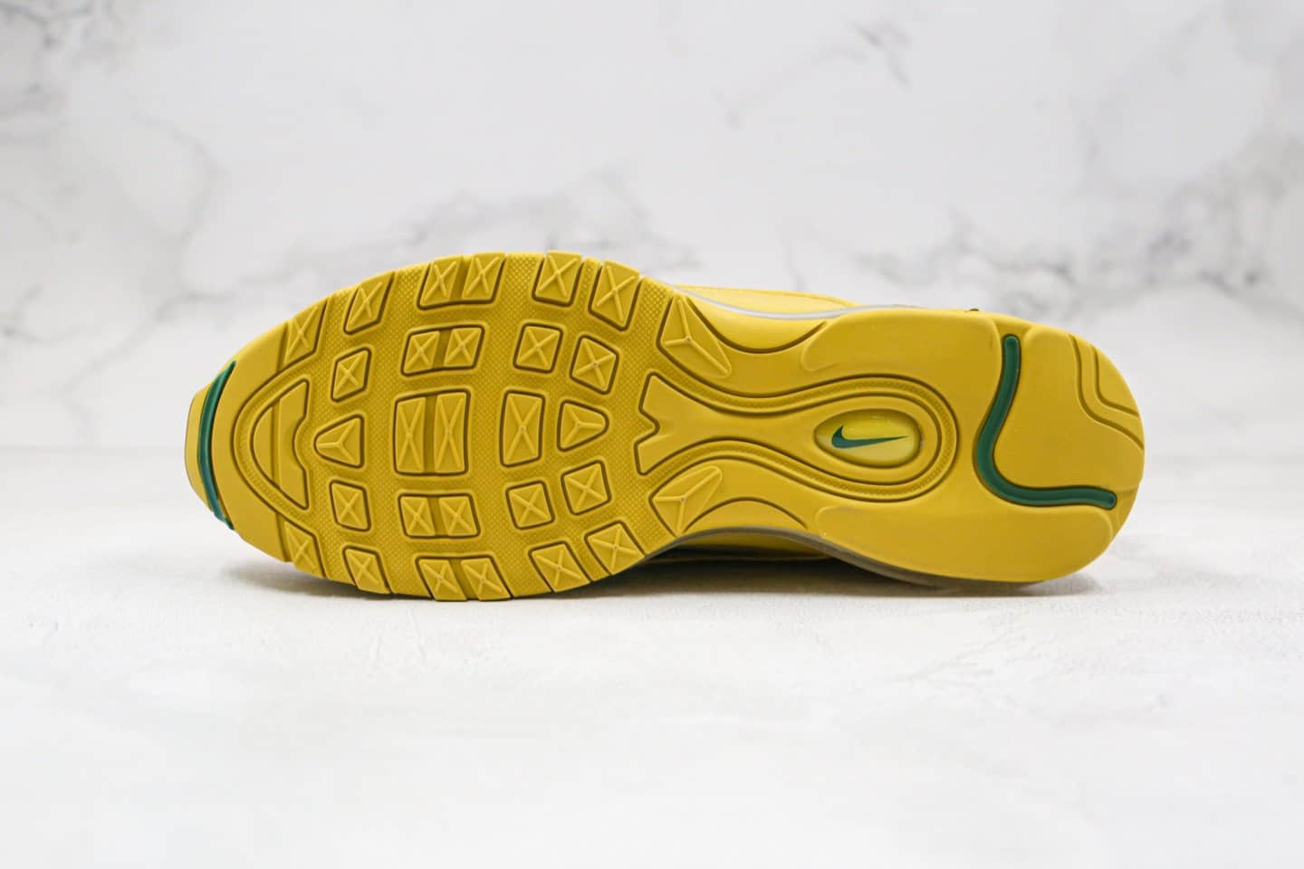 耐克Nike Air Max 97 x UNDEFEATED纯原版本子弹头气垫鞋Max97金黄色内置全掌真实气垫 货号：AJ1986-006