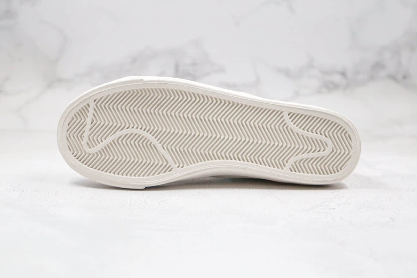 耐克Nike Blazer Low公司级版本低帮开拓者帆布板鞋上海城市限定米白镭射原纸板开发 货号：AV9371-109