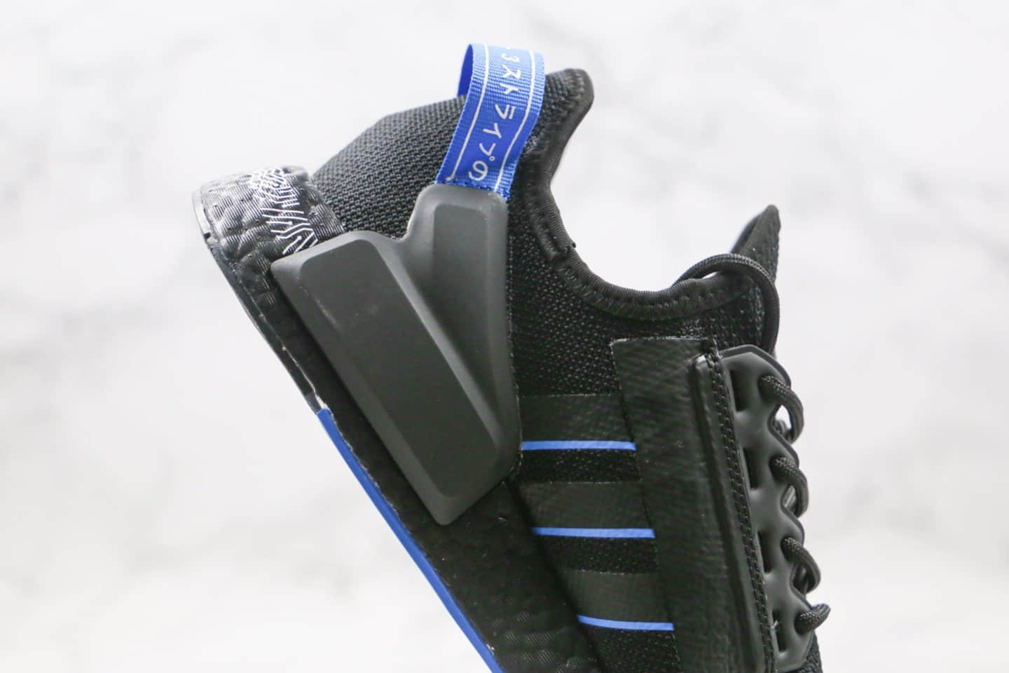 阿迪达斯adidas NMD R1 Boost V2公司级版本针织跑鞋黑蓝色原装进口Boost原料 货号：FY1483