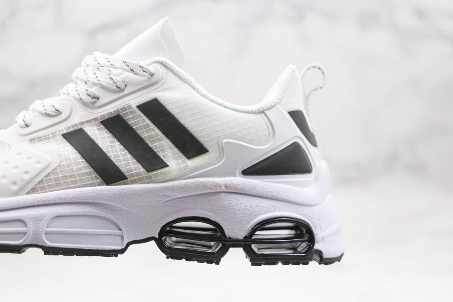 阿迪达斯adidas Quadcube公司级版本复古气垫跑鞋厚底运动鞋白黑色原数据开发 货号：FG7172