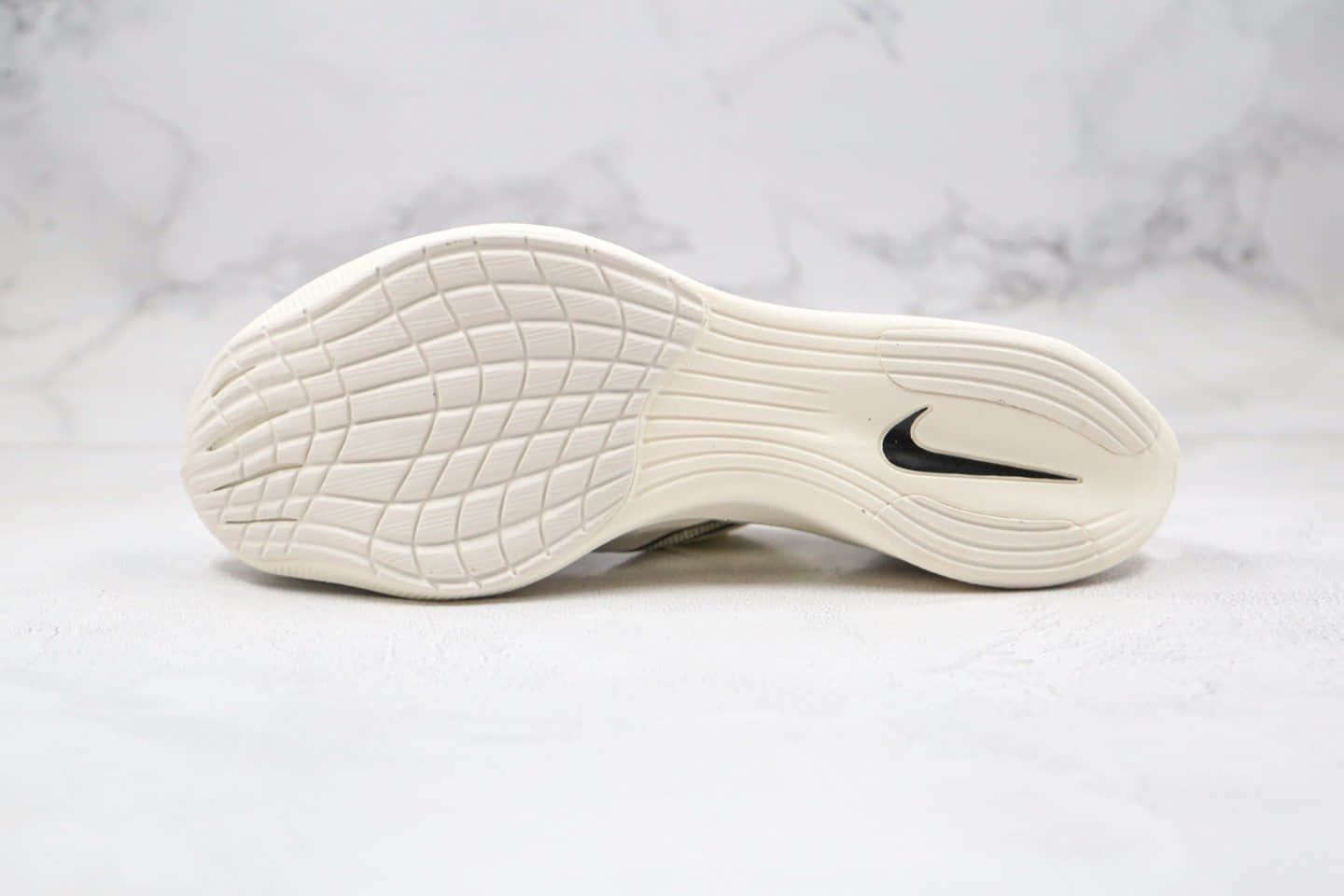耐克Nike ZoomX Vaporfly Next%公司级版本马拉松跑鞋白色原厂武士黑盒 货号：CT9133-100