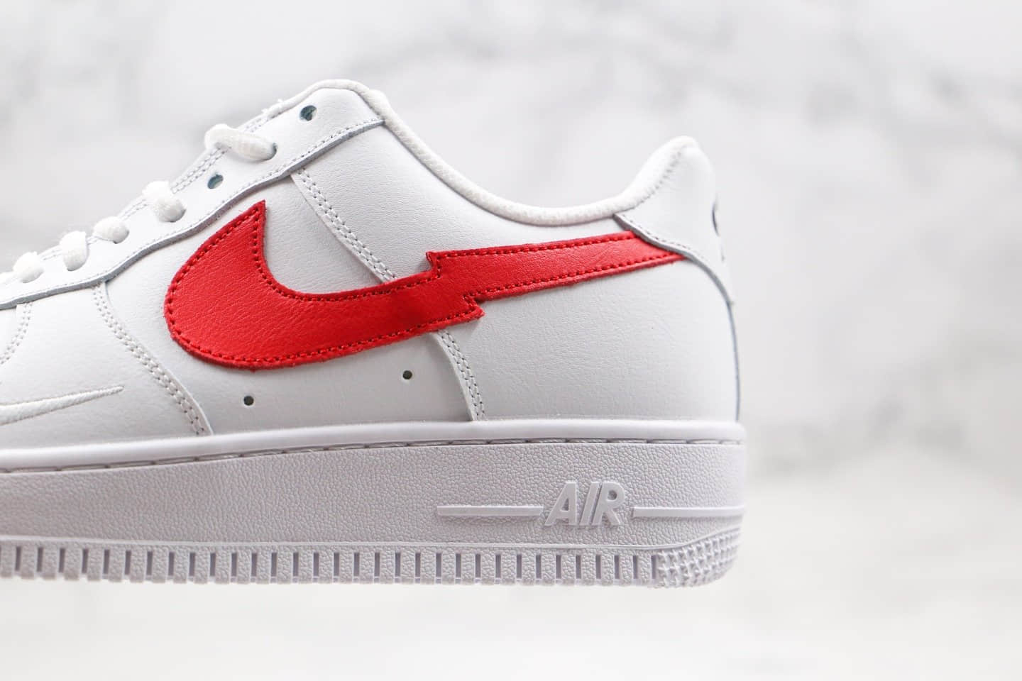 耐克Nike Air Force1 L ow Euro Tour纯原版本低帮空军一号白红色欧洲之旅闪电板鞋原盒原标 货号：CW7577-100