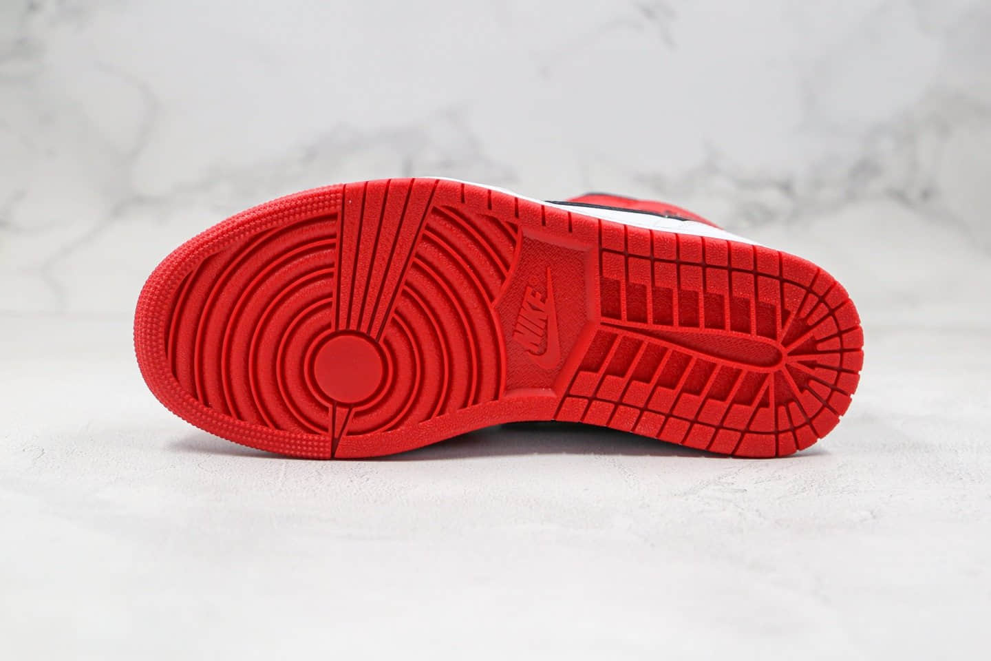 乔丹Air Jordan 1 Mid Chicago纯原版本中帮AJ1小芝加哥白红黑配色篮球鞋内置气垫原鞋开模一比一打造 货号：554724-173
