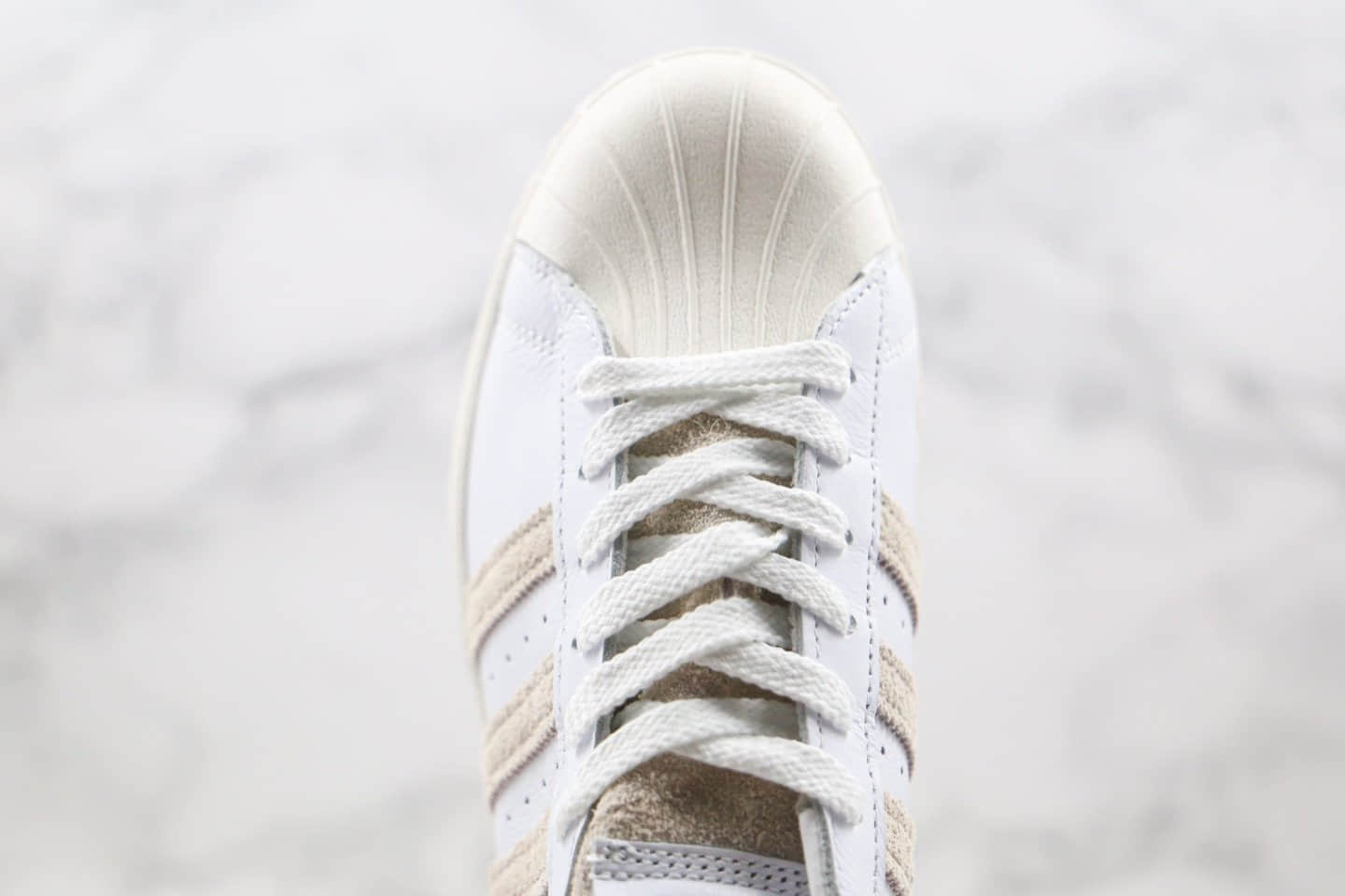 阿迪达斯Adidas Originals Superstar Superstar纯原版本三叶草贝壳头50周年白水泥米白灰色板鞋原盒原标 货号：FY0038