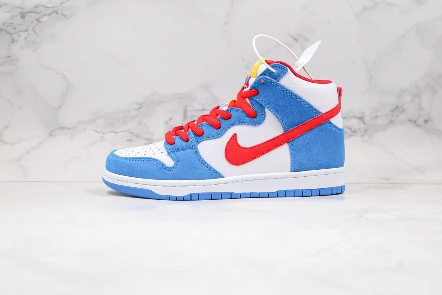 耐克Nike SB Dunk High Doraemon纯原版本高帮SB板鞋机器猫哆啦A梦蓝白红色原盒配件齐全 货号：CI2692-400