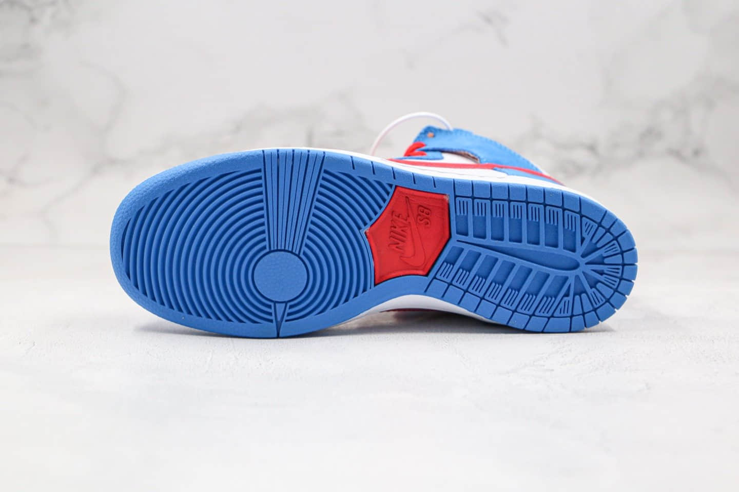 耐克Nike SB Dunk High Doraemon纯原版本高帮SB板鞋机器猫哆啦A梦蓝白红色原盒配件齐全 货号：CI2692-400