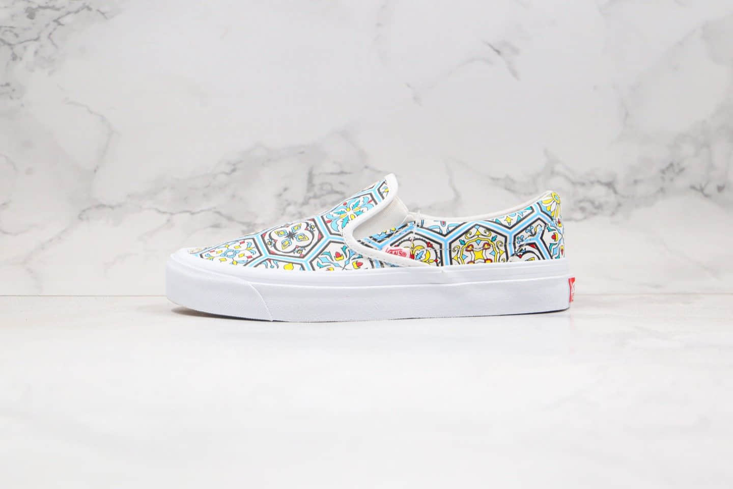 万斯Vans Vault OG Classic Slip-On LX True White x KITH联名款公司级版本低帮硫化板鞋一脚蹬摩洛哥瓷砖涂鸦印花图案原厂硫化大底