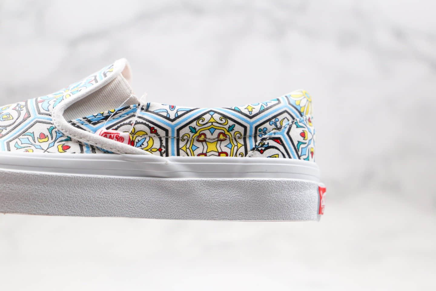 万斯Vans Vault OG Classic Slip-On LX True White x KITH联名款公司级版本低帮硫化板鞋一脚蹬摩洛哥瓷砖涂鸦印花图案原厂硫化大底