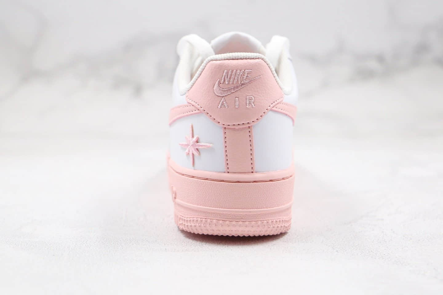 耐克Nike Air Force 1 Pink Foam White LF纯原版本低帮空军一号粉白樱花色板鞋内置全掌Sole气垫 货号：CV7663-100