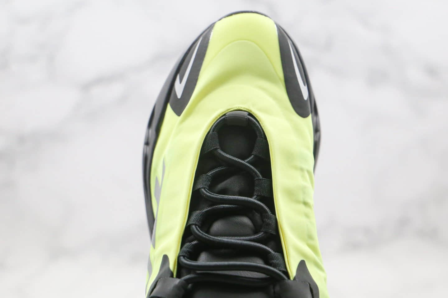 阿迪达斯adidas Yeezy Boost 700 MNVN Phosphor纯原版本椰子700V3荧光绿原楦开发巴斯夫原底 货号：FY3727