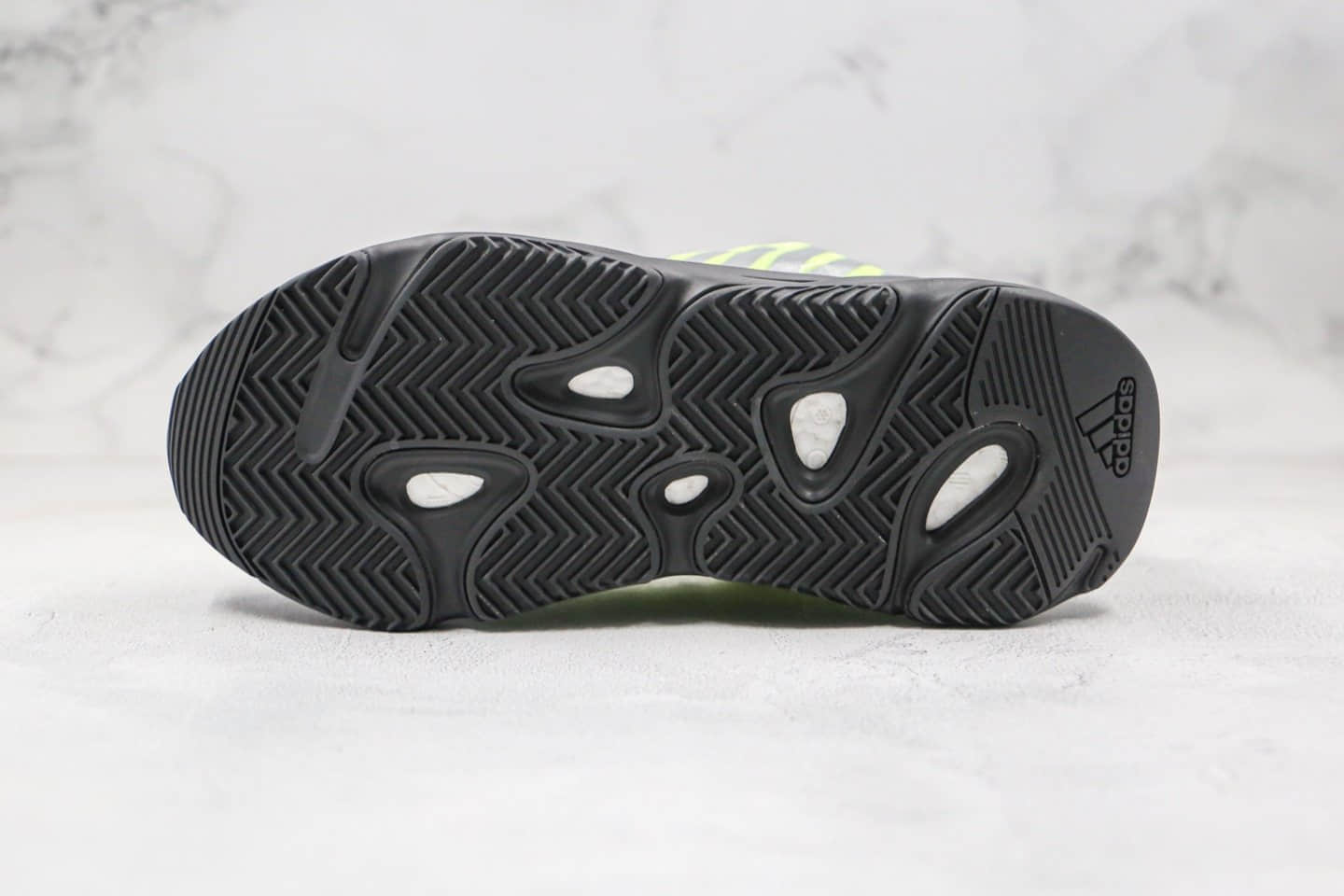 阿迪达斯adidas Yeezy Boost 700 MNVN Phosphor纯原版本椰子700V3荧光绿原楦开发巴斯夫原底 货号：FY3727