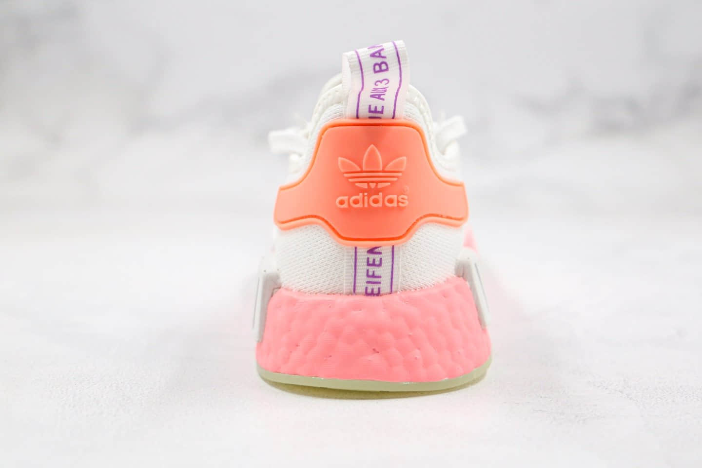 阿迪达斯adidas originals NMD_R1纯原版本三叶草爆米花女子跑鞋白粉橙原档案数据开发 货号：FY9388