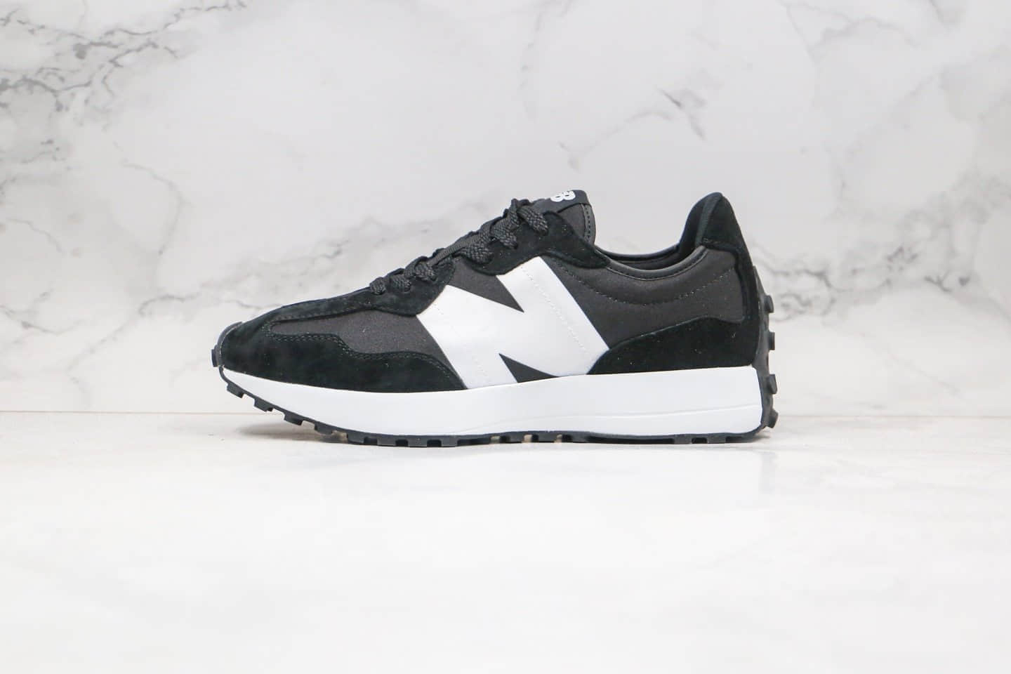 新百伦New Balance 327纯原版本NB327复古慢跑鞋黑白色原鞋打版 货号：MS327GYR