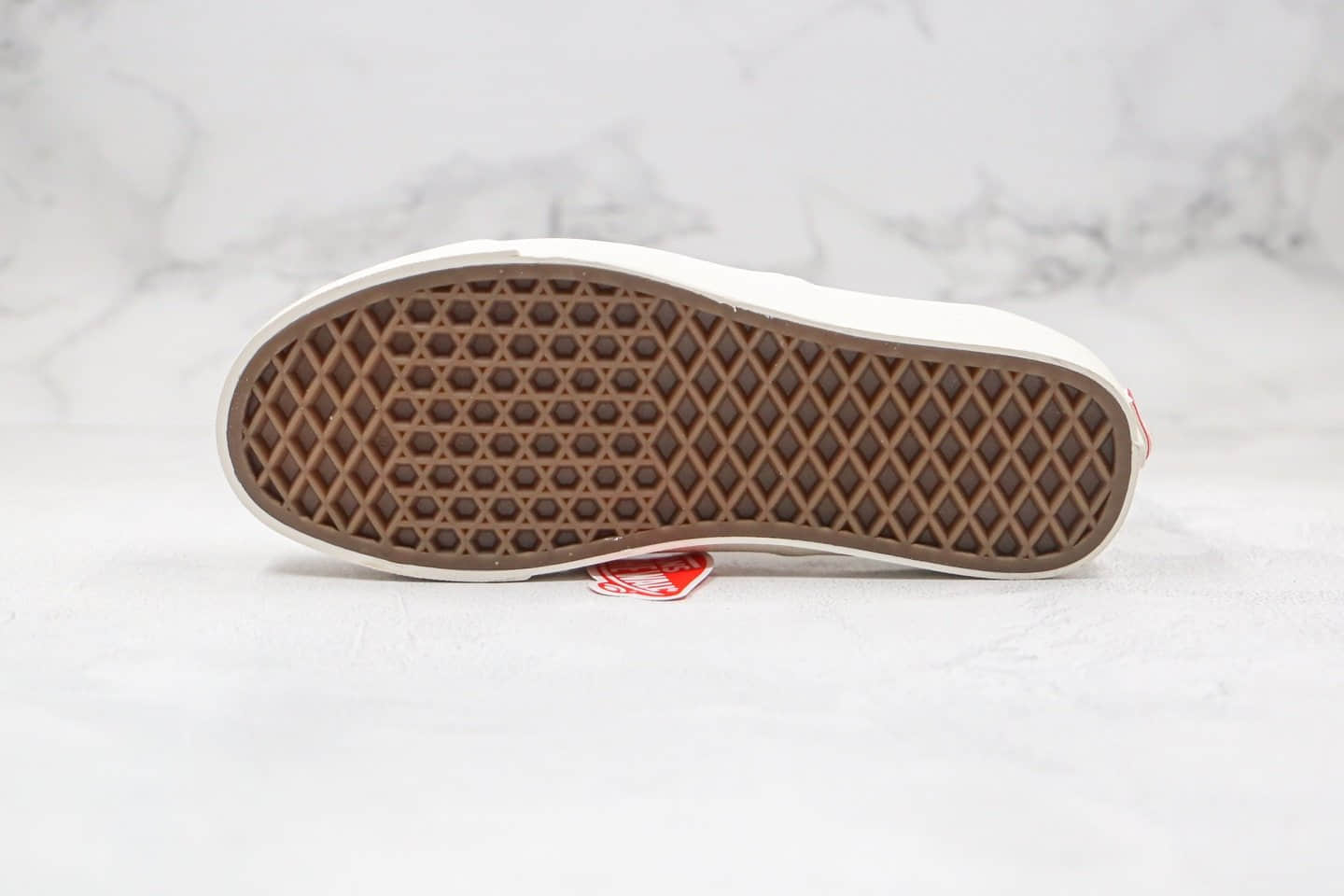 万斯Vault OG Authentic LX公司级版本低帮安纳海姆AUT米白色硫化板鞋原厂硫化内置钢印 货号：KM16