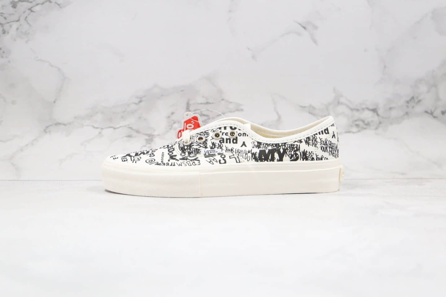 万斯VANS VAULT x COMME des GARCONS Authentic LX CDG川久保玲联名款公司级版本字母涂鸦印花白黑色限量版原盒原标 型号：SYV57