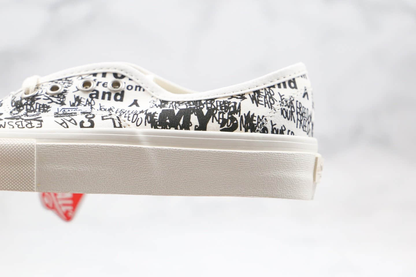 万斯VANS VAULT x COMME des GARCONS Authentic LX CDG川久保玲联名款公司级版本字母涂鸦印花白黑色限量版原盒原标 型号：SYV57