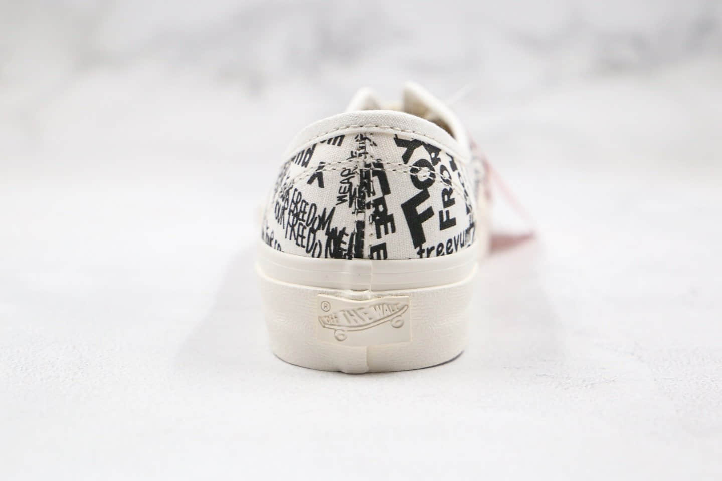 万斯VANS VAULT x COMME des GARCONS Authentic LX CDG川久保玲联名款公司级版本字母涂鸦印花白黑色限量版原盒原标 型号：SYV57