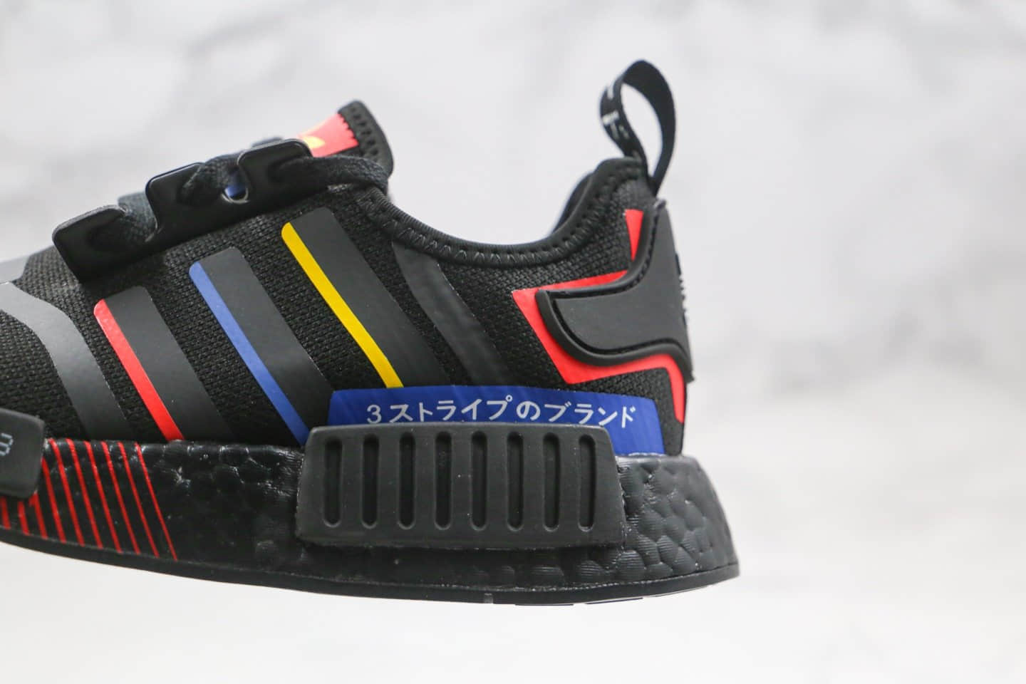 阿迪达斯adidas NMD R1纯原版本爆米花跑鞋NMD日文黑彩虹条纹撞色原楦头纸板打造 货号：FY1434