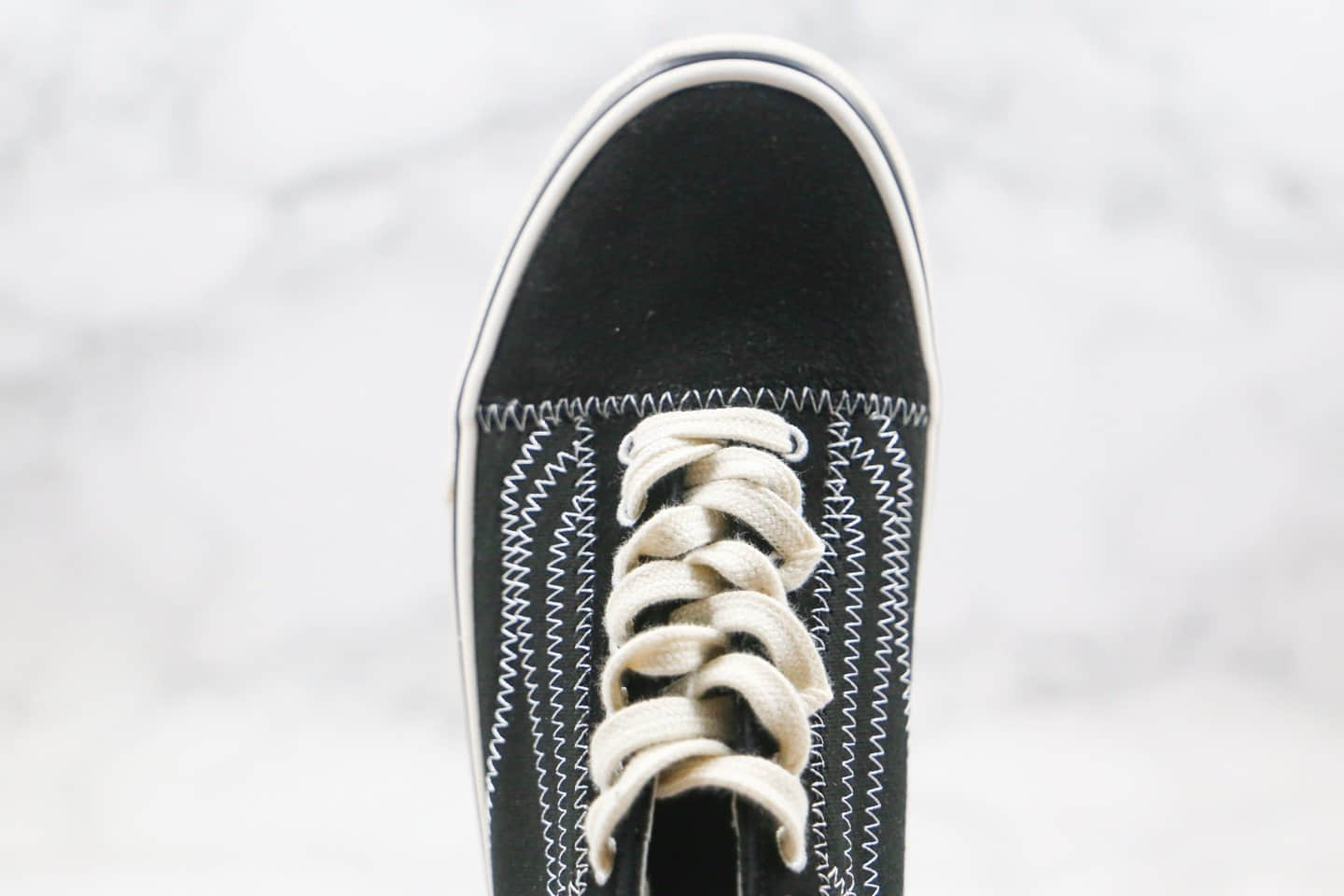 万斯Sandy Liang x Vans Old Skool公司级版本设计师联名限量帆布鞋黑白缝线高清洁‮化硫‬工艺