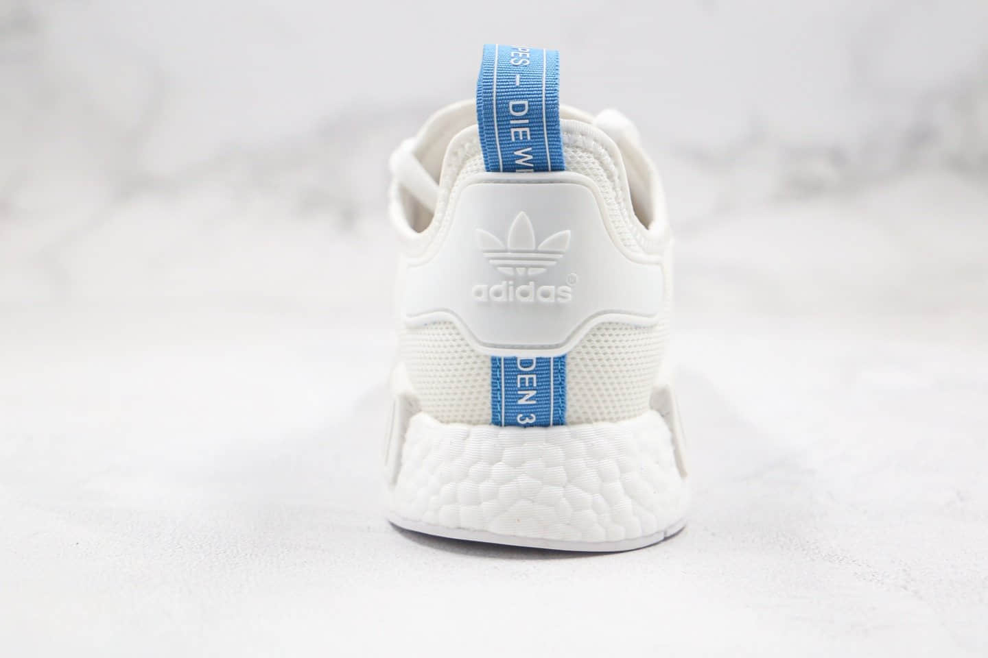 阿迪达斯Adidas NMD R-1纯原版本爆米花跑鞋NMD街头风格白蓝色原厂巴斯夫缓震大底 货号：D96689