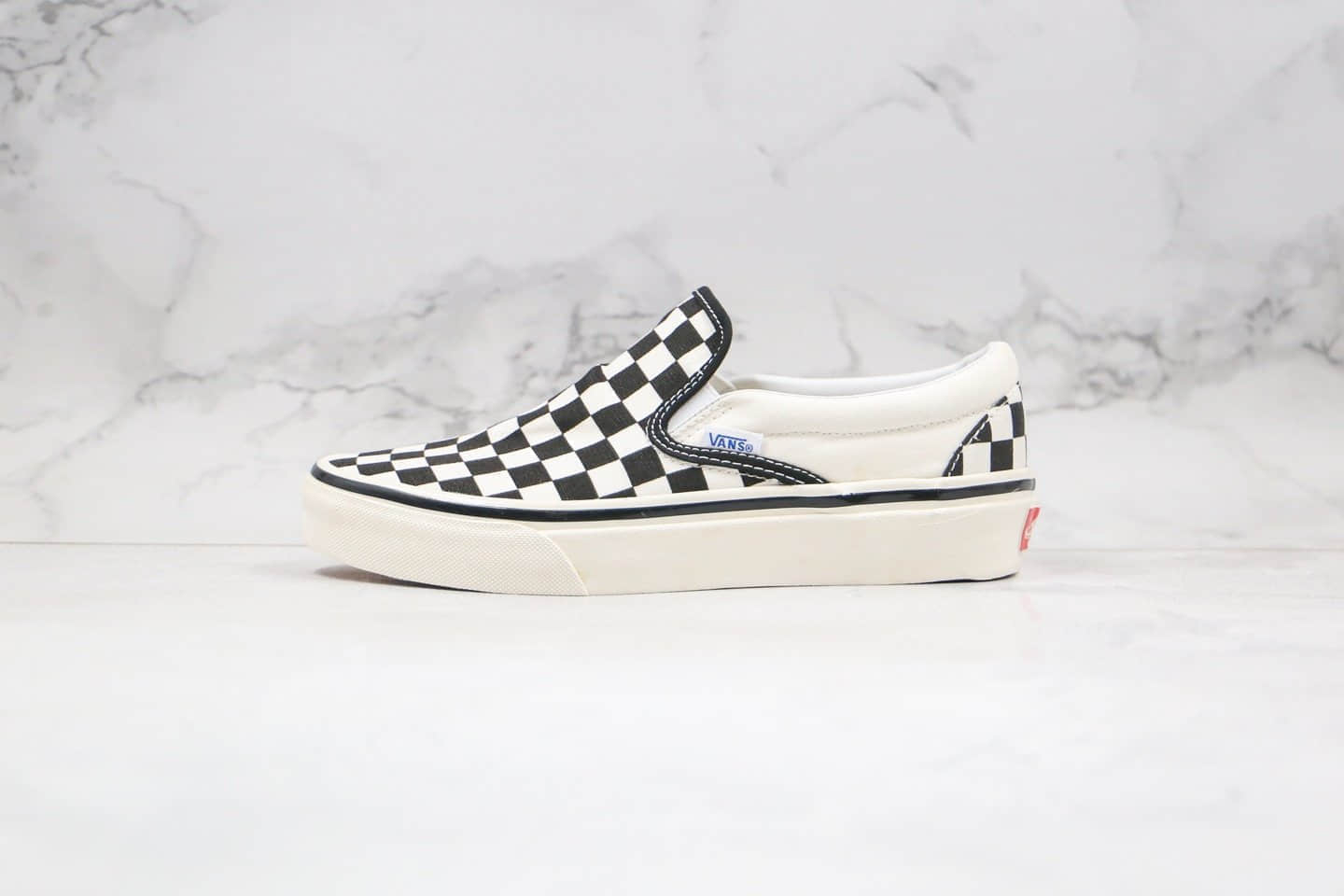 万斯Vans OG Classic Slip-on公司级版本安纳海姆一脚蹬黑白棋盘格原厂硫化工艺 货号：VN000UFF8L