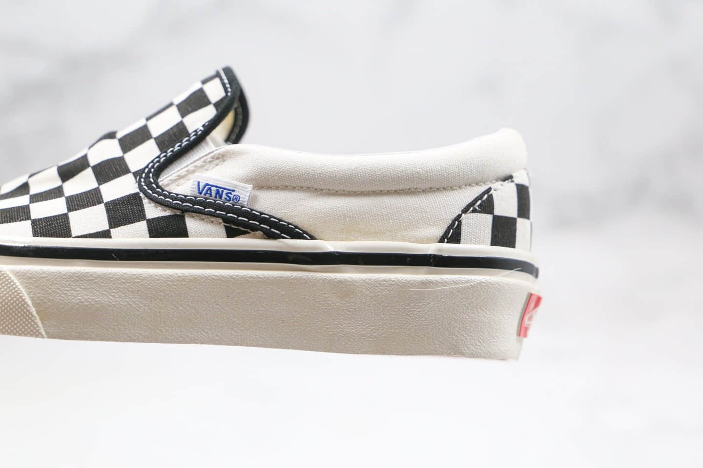 万斯Vans OG Classic Slip-on公司级版本安纳海姆一脚蹬黑白棋盘格原厂硫化工艺 货号：VN000UFF8L