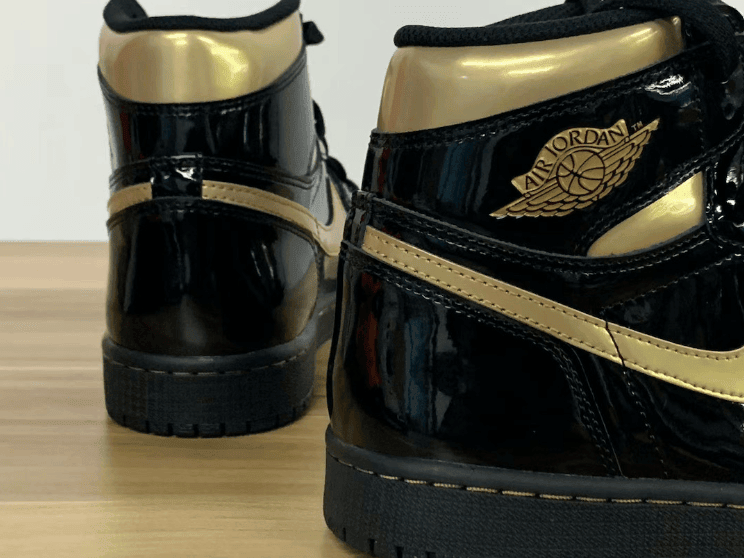 AJ1黑金漆皮最新实物细节曝光！潮人必备！ 货号：555088-032