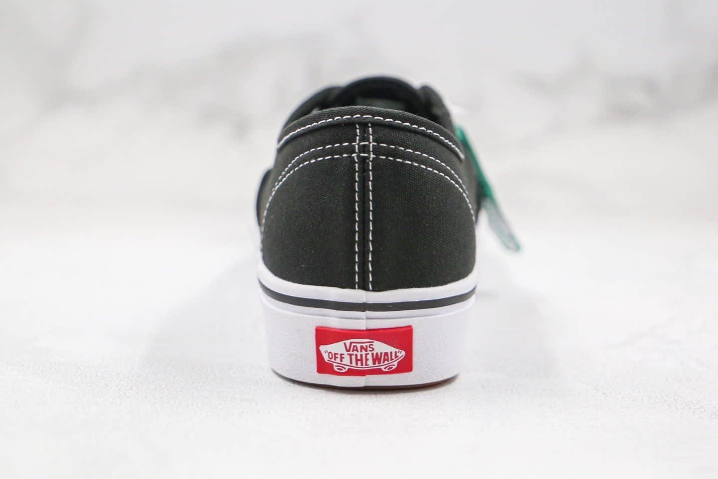 万斯VANS ComfyCush Authentic公司级版本安纳海姆轻量化黑白色硫化板鞋原盒原标 货号：VN0A3WMAVNE