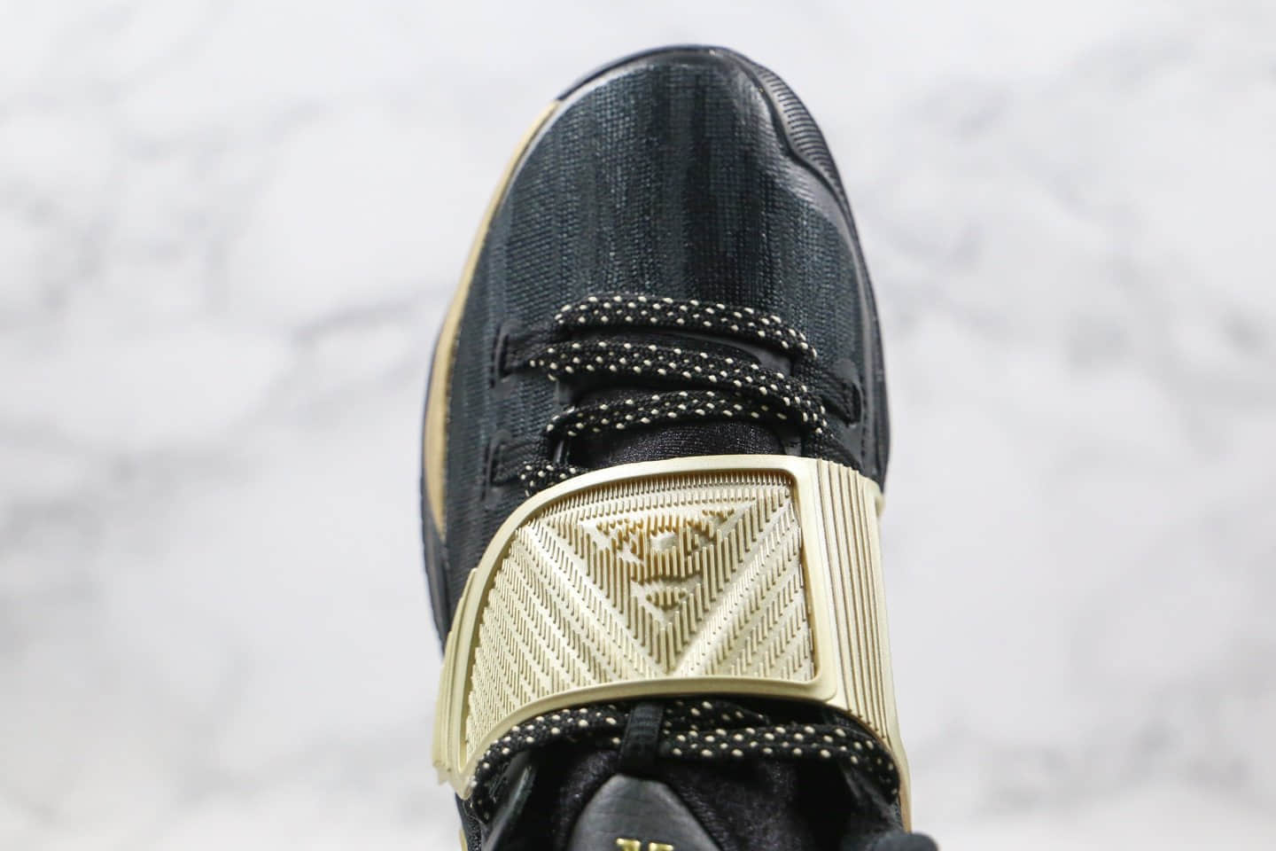 耐克Nike Kyrie 6纯原版本欧文6代黑金色实战篮球鞋原档案数据开发内置气垫支持实战 货号：BQ4630-501