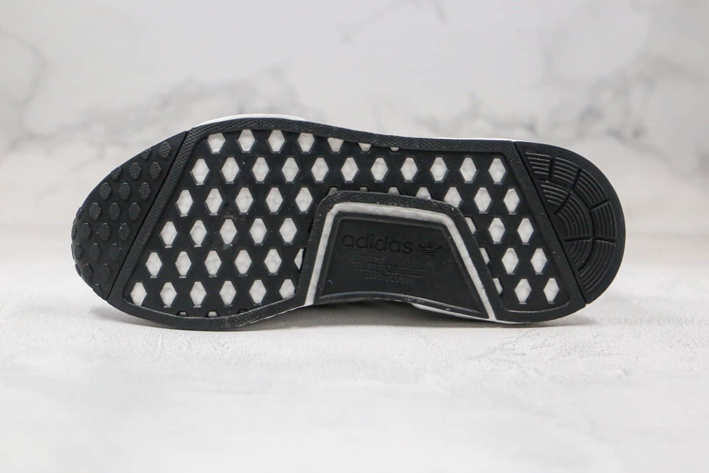 阿迪达斯Adidas NMD R1 OK W Primeknit Triple Black纯原版本爆米花NMD跑鞋细闪白银色原盒原标 货号：FY9668