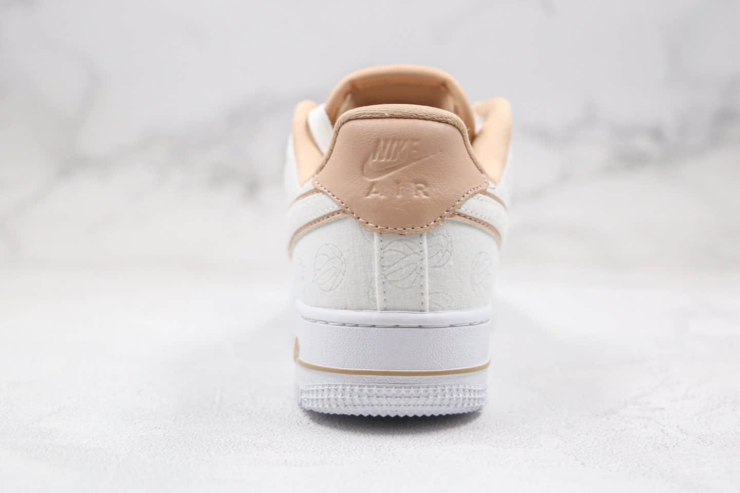 耐克Nike Air Force 1 Low Pastel White纯原版本低帮空军一号白卡其色丝绸球形印花板鞋原楦头纸板打造 货号：898889-102