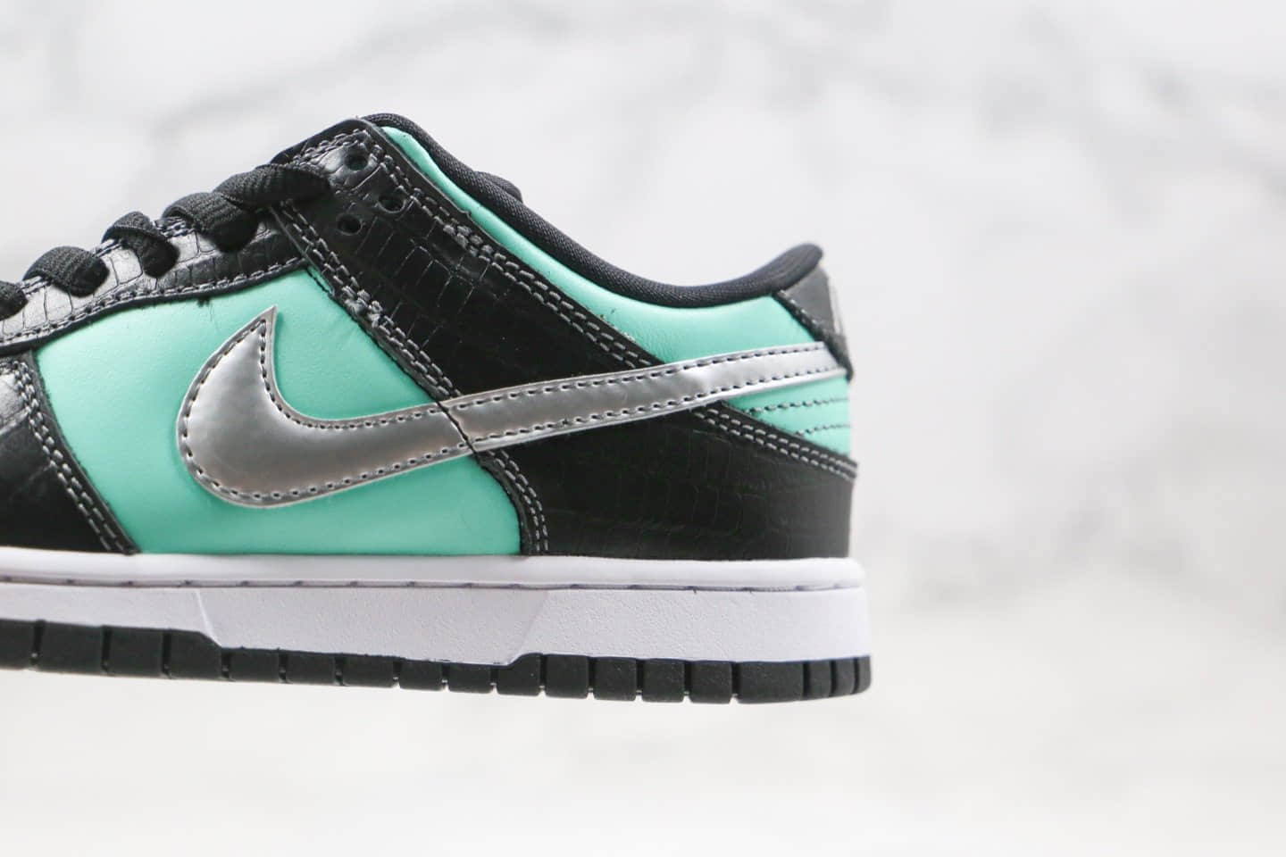 耐克Nike SB Dunk Low Pro Tiffany x Diamond Supply Co美国西海岸潮牌联名款纯原版本低帮SB DUNK板鞋黑钻石绿色内置Zoom气垫 货号：304292-402