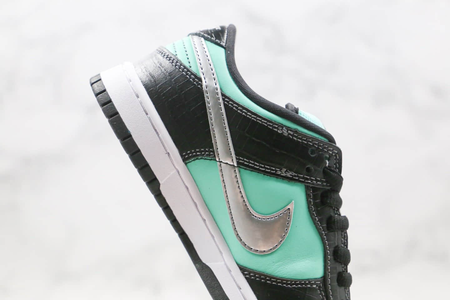 耐克Nike SB Dunk Low Pro Tiffany x Diamond Supply Co美国西海岸潮牌联名款纯原版本低帮SB DUNK板鞋黑钻石绿色内置Zoom气垫 货号：304292-402