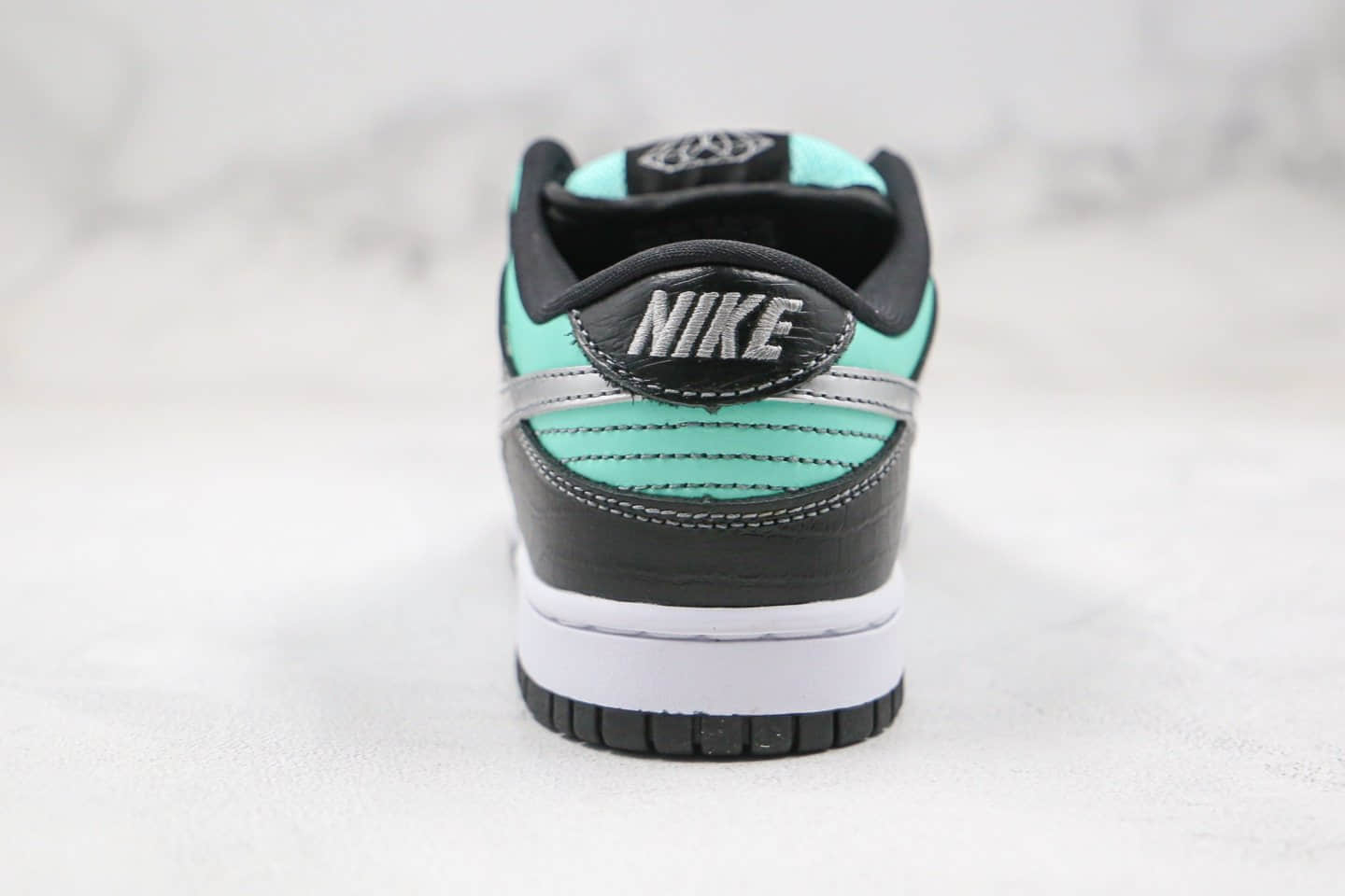 耐克Nike SB Dunk Low Pro Tiffany x Diamond Supply Co美国西海岸潮牌联名款纯原版本低帮SB DUNK板鞋黑钻石绿色内置Zoom气垫 货号：304292-402